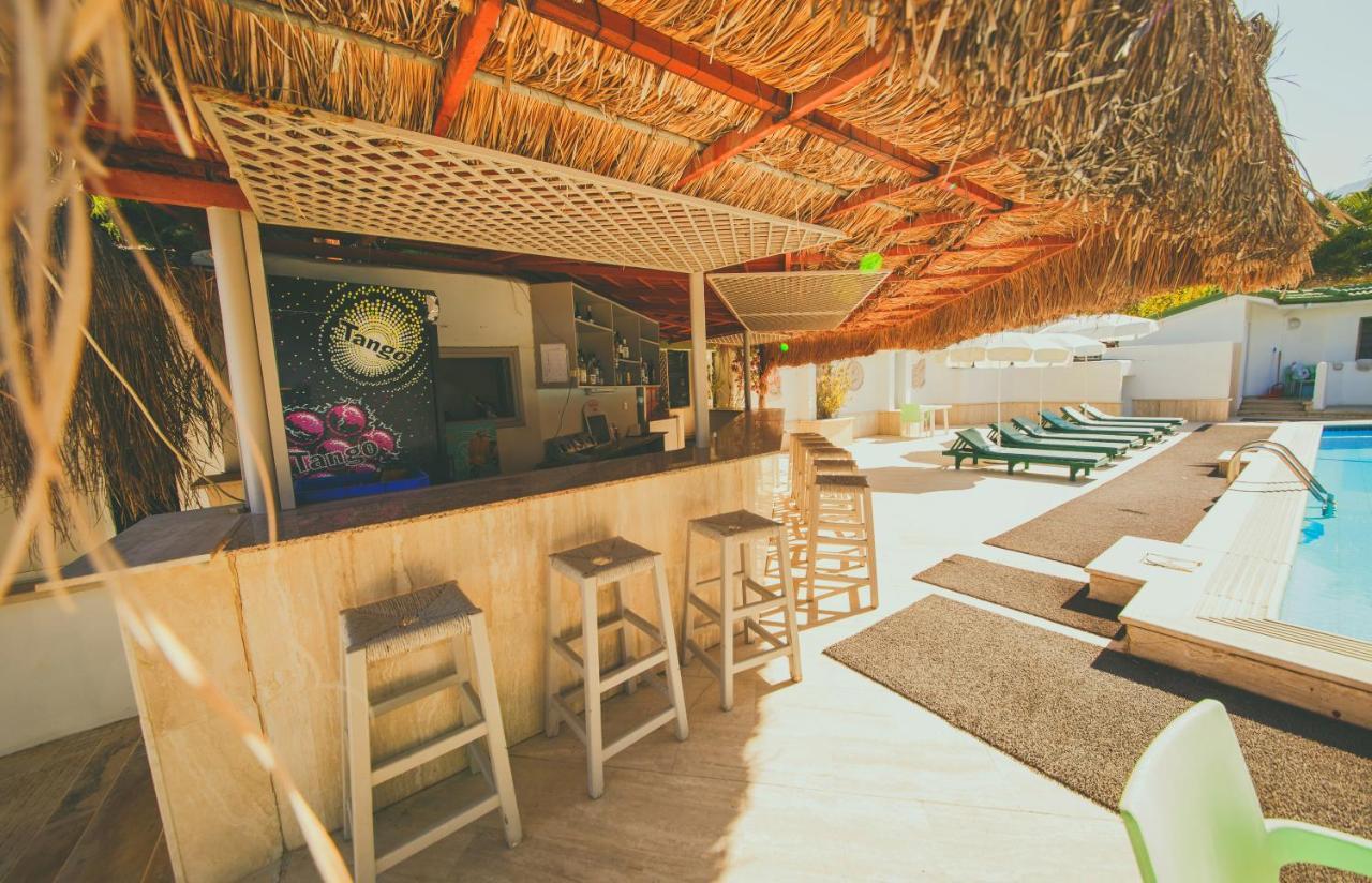 Hotel Pine Bay Club & Cakistes Breakfast Restaurant Next To Popular Kervansaray Beach (Adults Only) 키레니아 외부 사진